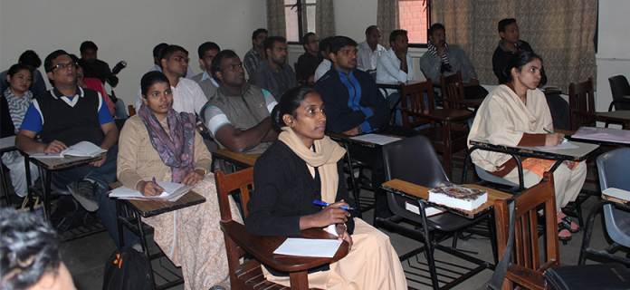 Jesuits and volunteers of Hizment Movement discuss Christian Muslim Relations