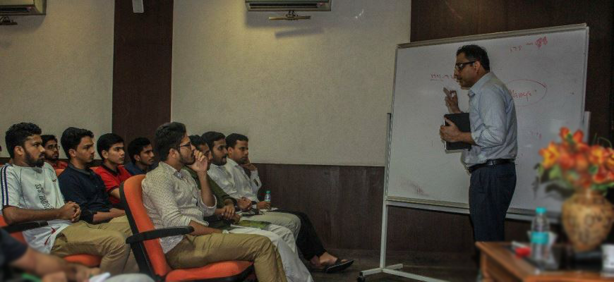 Hilal Ahmed delivers a lecture on
